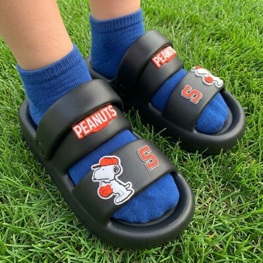 MINISO® Peanuts SNOOPY Baseball Puffy Cloud Sandals Big Kids 5.5Y BLACK UNISEX
